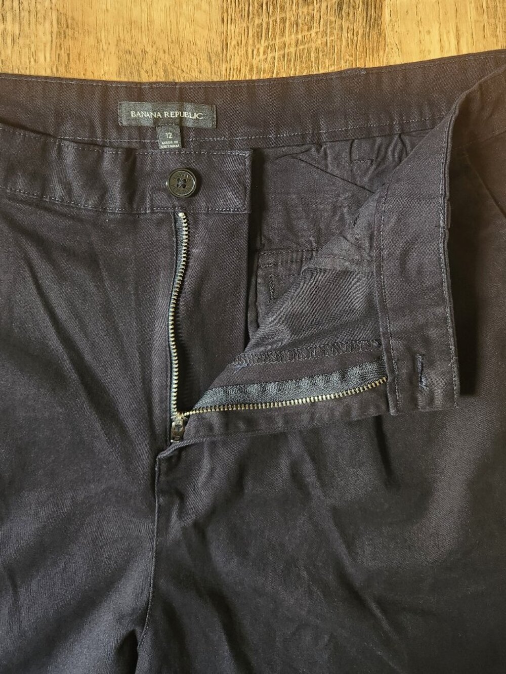 Banana Republic Women's Black Pleat Front Short Size 12 - Picture 5 of 8